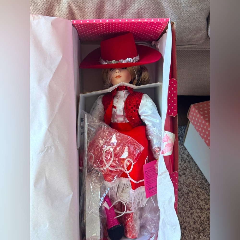 TREASURY COLLECTION PARADISE GALLERIES‎ ROSE COUNTRY DARLINGS DOLL